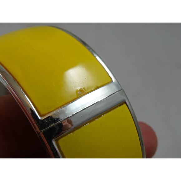 Vintage Yellow Clamp Bracelet, Chunky Hinged Bangle Mod Clamper - Picture 2 of 7